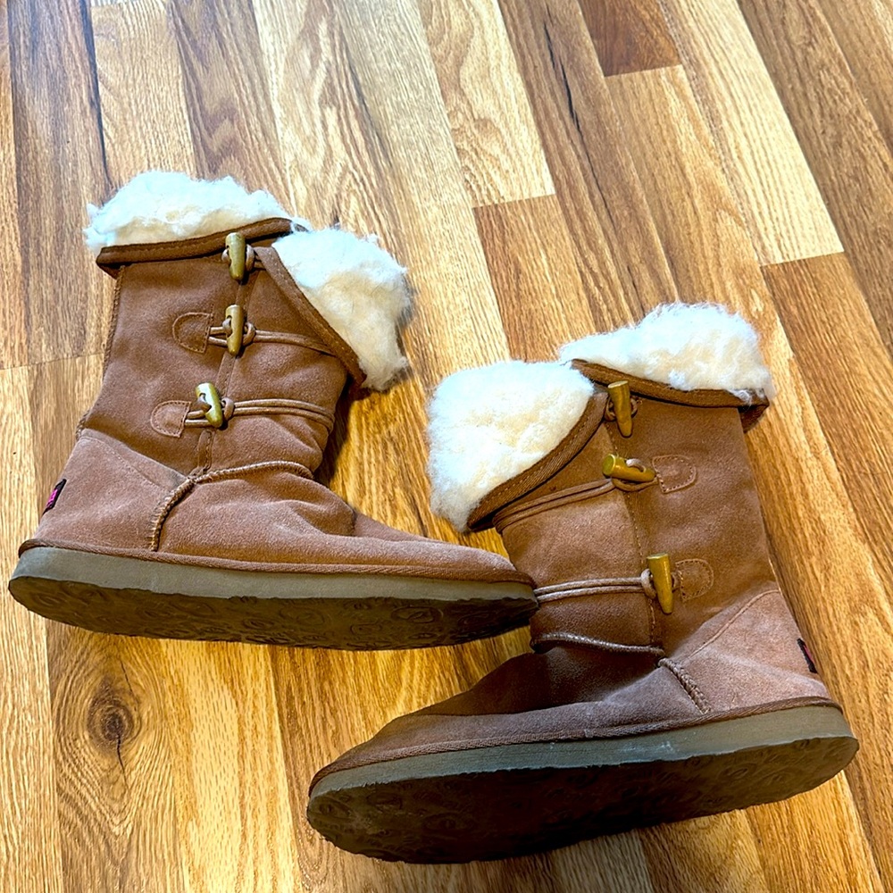 Ukala beige suede boots with Merino wool lining size 10